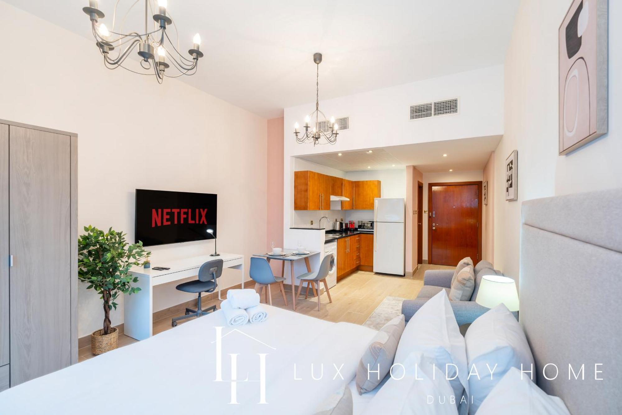 Apartment Lux The Marina View 1 *
